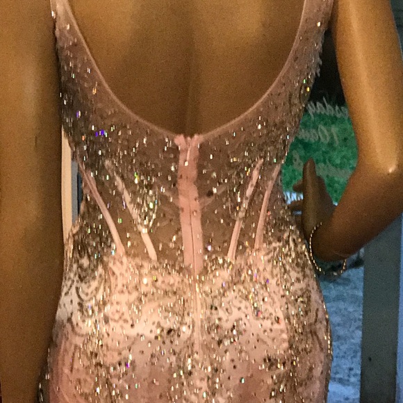 ALLY’S COLLECTION GOWN - Picture 9 of 9